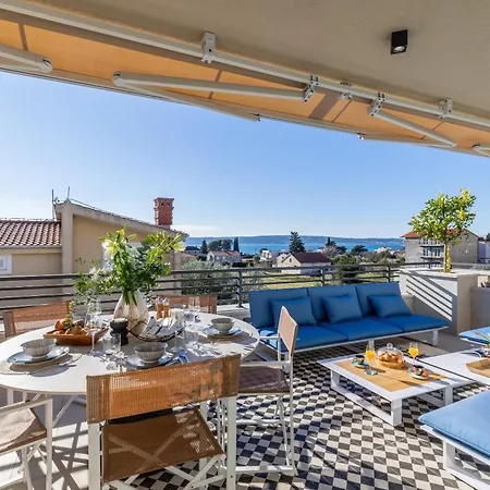 Penthouse West Side Apartment Kastela
