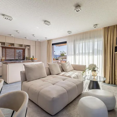Penthouse West Side * Kastela