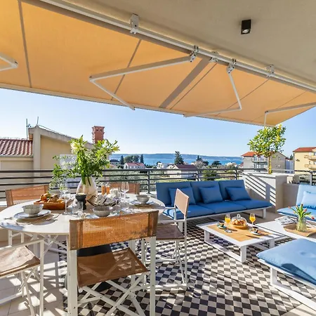 Apartment Penthouse West Side Kastela