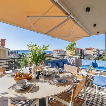 Penthouse West Side Apartment Kastela