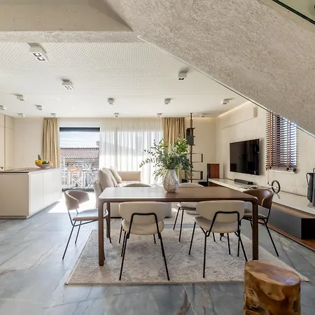 Penthouse West Side * Kastela