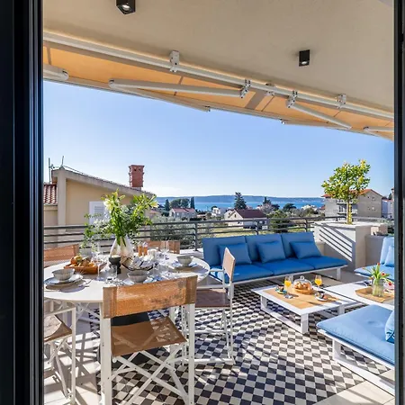 Apartment Penthouse West Side Kastela