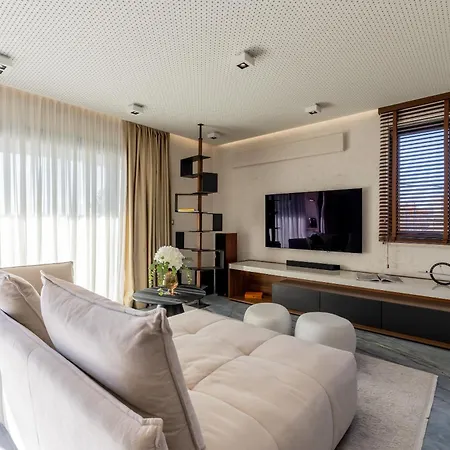 Penthouse West Side Apartment *