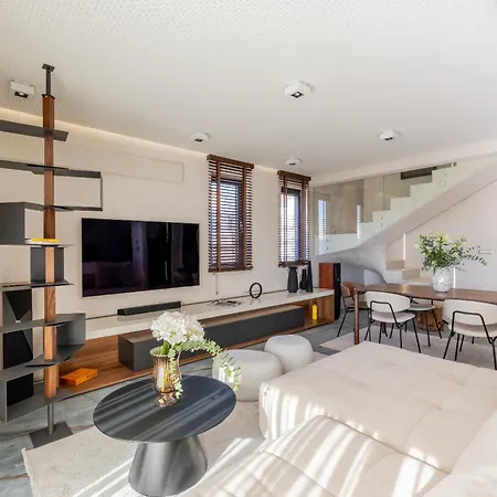 Penthouse West Side