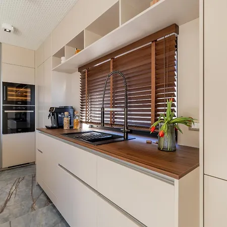 Penthouse West Side Apartment *